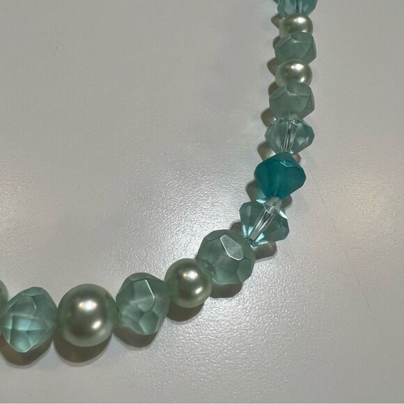 Vintage Avon Aqua Blue Icy Pastel Necklace - Picture 2 of 4